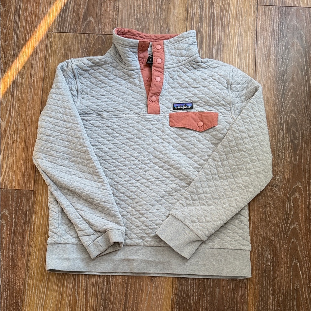 Patagonia Light Gray Quilted Pullover with Coral Details
